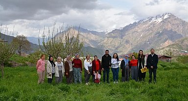 Hakkari'de kadın üreticilere safran yetiştiriciliği eğitimi