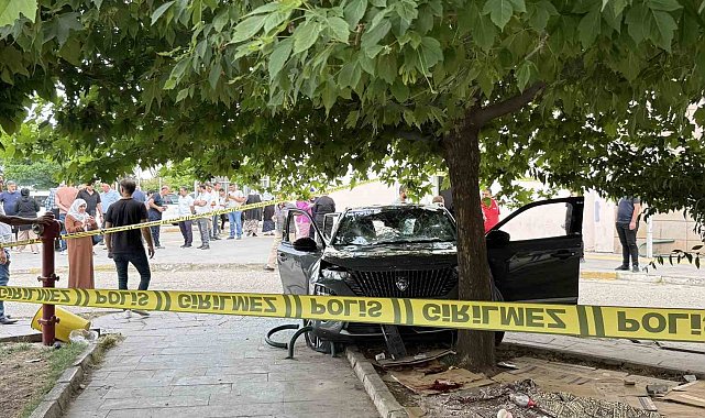 Hastane bahçesinde fren yerine gaza basıldı: 1 ölü, 1 yaralı