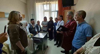 Hastane odasında nikah kıydılar