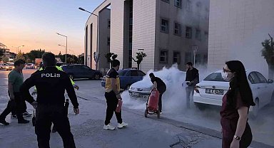 Hastane otoparkında park halindeki araç alevlere teslim oldu