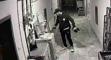 Havluyu kokladı, ayakkabıları seçti, beğendiklerini poşetleyip gitti