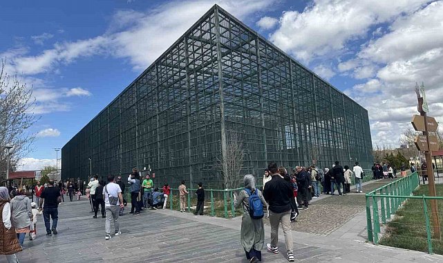 Hayvanat bahçesini 19 Mayıs'ta 12 bin kişi ziyaret etti