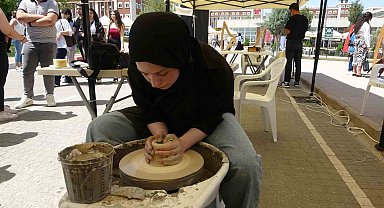 Hedefi Türkiye'de sayıları az olan bayan çömlek ustaları arasına girmek