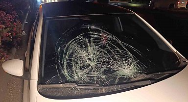 Herkes kırmızı ışıkta dururken emniyet şeridinden geçip yayayı ezdi