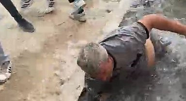 Hıdırellez Bayramı'na gelmeyen vatandaş 'su oluğuna' atıldı