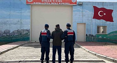 Hırsızlık suçundan aranan şahsı jandarma yakaladı