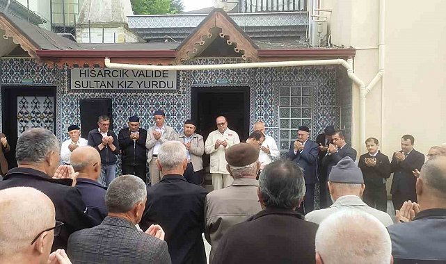 Hisarcık'tan hacı adayları dualarla uğurlandı