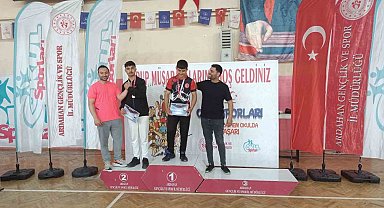 Horasanlı bilek güreşçilerin başarısı