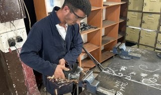 Hurda malzemeler sanata dönüştü: altın parmaklar Erbaa'da yetişiyor