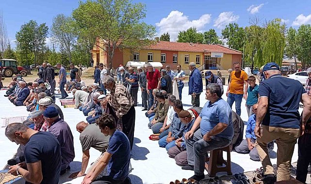 Hüyük ve Derbent'te çiftçiler yağmur duasında buluştu