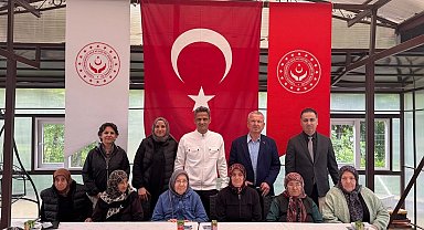 Huzurevinde renkli Anneler Günü etkinliği