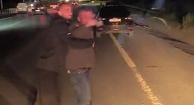 İETT otobüsünün önünü kesip şoförü tehdit ettiler: O anlar kamerada