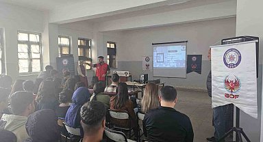 Iğdır'da öğrencilere terörle mücadele ve trafik güvenliği semineri