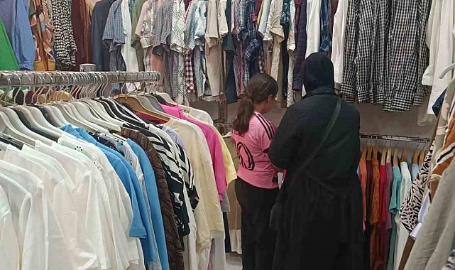 İhtiyaç sahiplerine bayram sevinci: Sosyal market kapılarını açtı