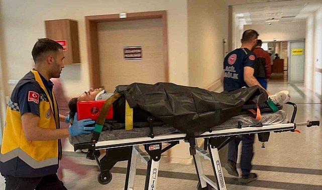 İki otomobil çarpıştı: 3 yaralı