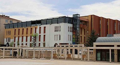 İlk AVM olan tarihi Ahi Çarşısı boyanıyor