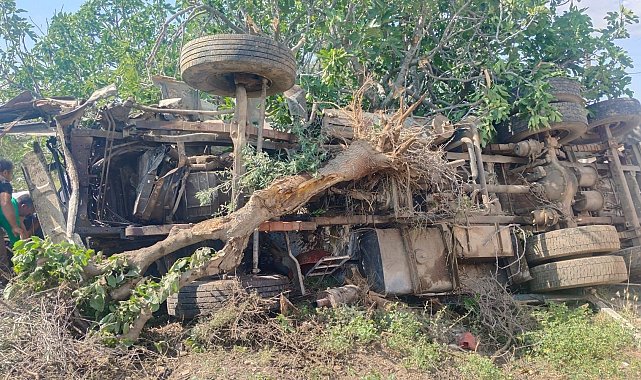 İş makinesini deviren sürücü faciayı engelledi