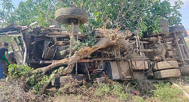 İş makinesini deviren sürücü faciayı engelledi