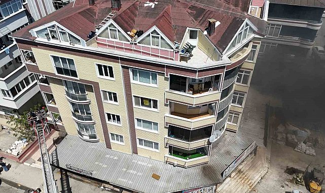 İş yeri deposunda korkutan yangın: 10 kişi tahliye edildi