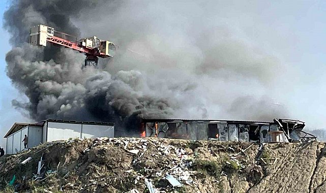 İşçilerin kaldığı konteyner yatakhane alevlere teslim oldu