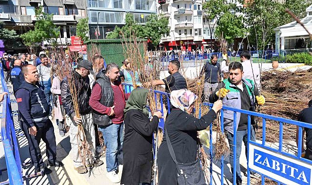 Isparta Belediyesi 15 bin adet meyve fidanı dağıttı