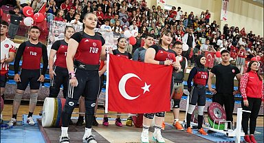 Isparta'da 19 Mayıs Atatürk'ü Anma ve Gençlik Spor Bayramı coşkuyla kutlandı