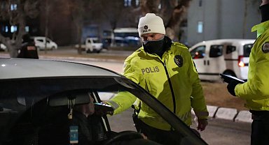 Isparta'da 2,5 saat süren uygulamada 21 sürücüye cezai işlem uygulandı