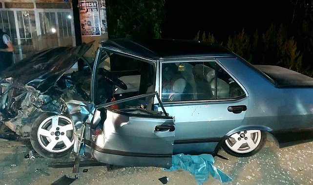 Isparta'da iki otomobil kafa kafaya çarpıştı: 4 yaralı