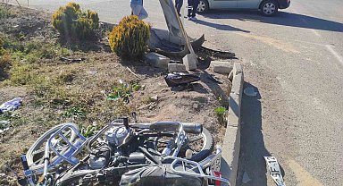 Isparta'da kamyonet ile motosiklet çarpıştı: 2 yaralı