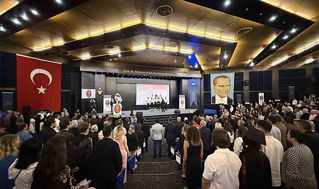 İstanbul Üniversitesi Cerrahpaşa'da, mezuniyet töreninde büyük vefa