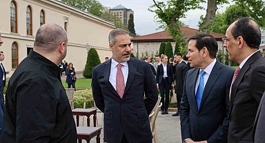 İstanbul'daki barış müzakeresi fotoğraf karelerine yansıdı