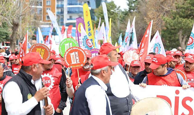 İşten çıkarmaların gölgesinde işçi sendikası yürüyüş yaptı