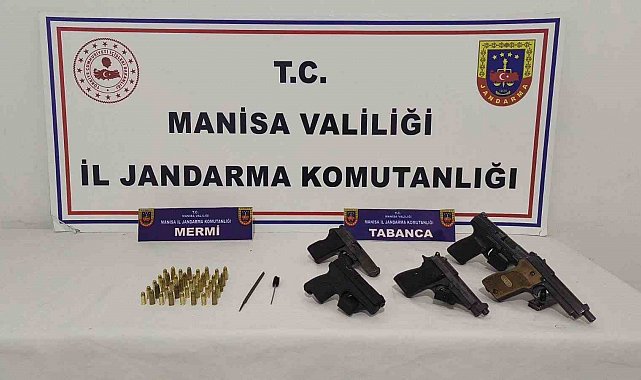 İşyerinde 5 ruhsatsız tabancayla yakalandı