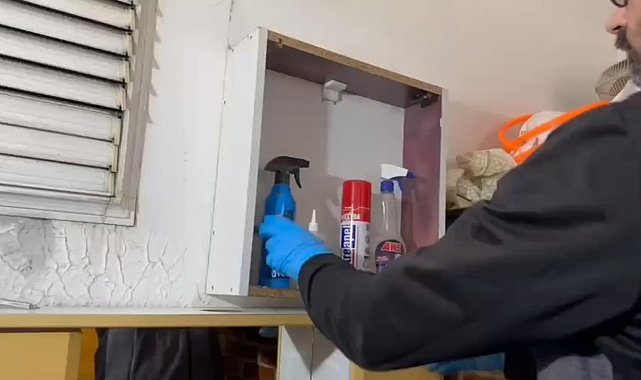 İşyerindeki gizli bölmeden kaçak tütün mamulleri ele geçirildi