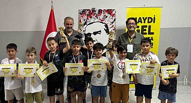 İzmir'de, 19 Mayıs satranç turnuvasına 110 sporcu katıldı