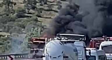 İzmir'de belediye otobüsü alev alev yandı: Yolcular tahliye edildi