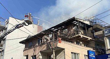 İzmir'de çatı yangını