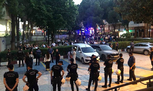 İzmir'de Cumhurbaşkanı'na hakaret içerikli duvar yazısı yazan 4 şüpheli tutuklandı