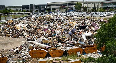 İzmir'in göbeğinde çöp alanından ürküten görüntü