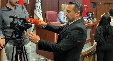 İzmit Belediyesi'nin meclisinde bantlı gönderme