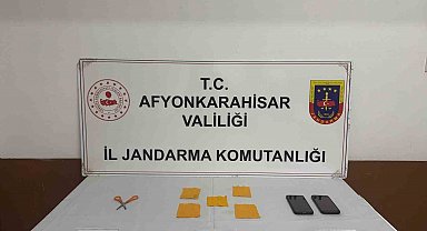 Jandarma bin 780 kullanımlık uyuşturucu emdirilmiş peçete ele geçirdi