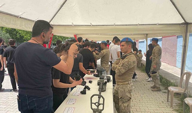 Jandarmanın teknolojisi öğrencilere anlatıldı