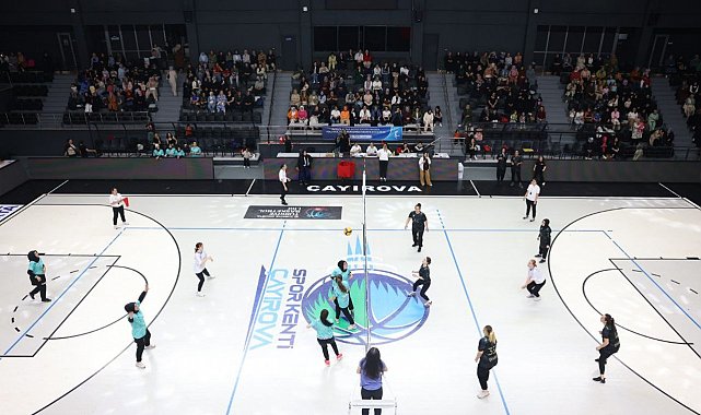 Kadın kursiyerler voleybol maçında hünerlerini konuşturdu