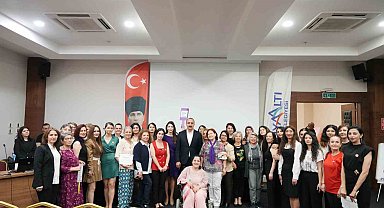 Kadınlar, sertifikalarını başkan Kotan'dan aldı