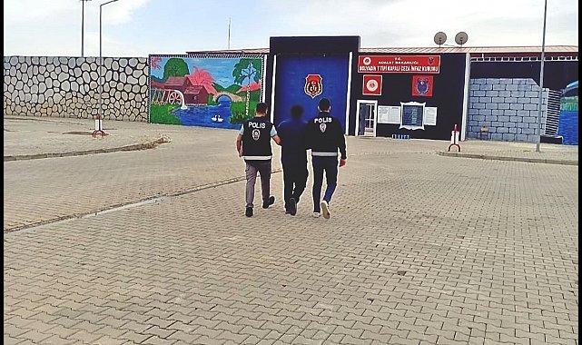 Kafasına taktığı perukla 6 ay kaçabildi