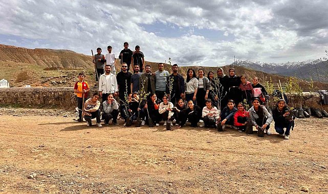 Kağızman'da 800 fidan toprakla buluştu