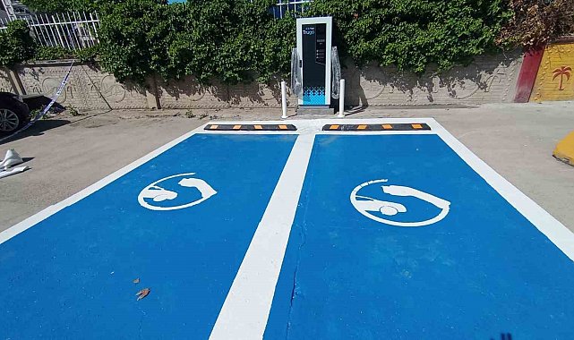 Kahta Belediyesi ilk akıllı şarj istasyonunu kurdu