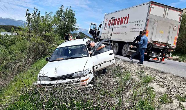 Kamyona çarpmamak için manevra yaptı: Faciadan dönüldü