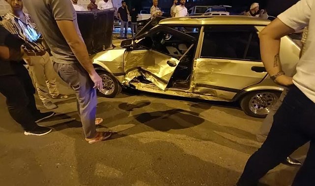 Kamyonet ile otomobil çarpıştı: 4 yaralı