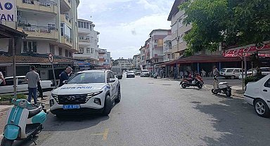 Kamyonete çarpmamak için frene bastı, elektrikli bisikletiyle devrildi: 1 yaralı